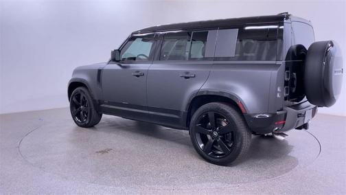 2025 Land Rover Defender 110 V8