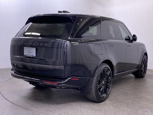 2025 Land Rover Range Rover P530 SE