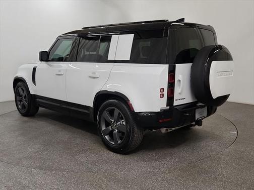 2025 Land Rover Defender 110 P400 X-Dynamic SE