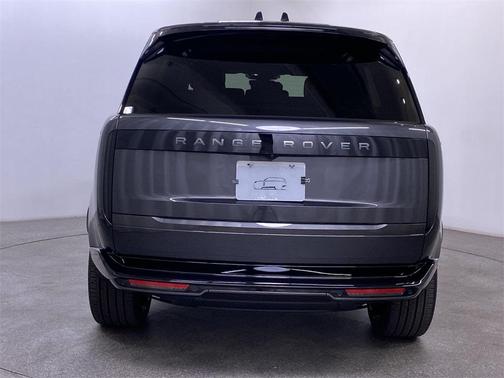 2025 Land Rover Range Rover P400 SE