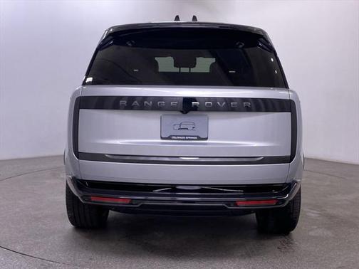 2025 Land Rover Range Rover P550e SE