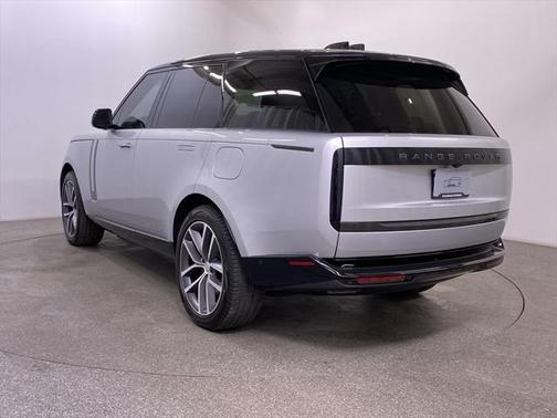 2025 Land Rover Range Rover P550e SE
