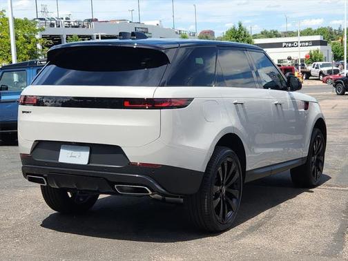 2025 Land Rover Range Rover Sport SE