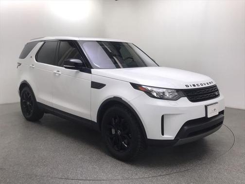 White 2018 Land Rover Discovery SE