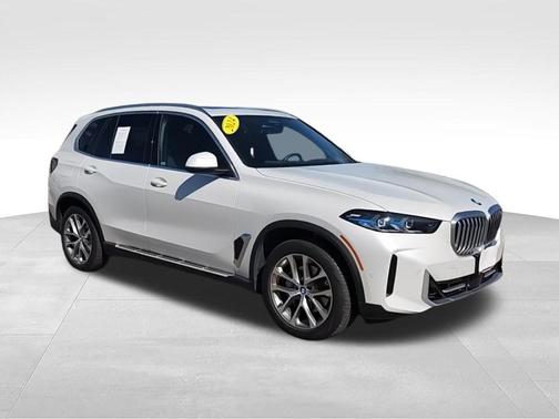 Mineral White Metallic 2024 BMW X5 xDrive40i