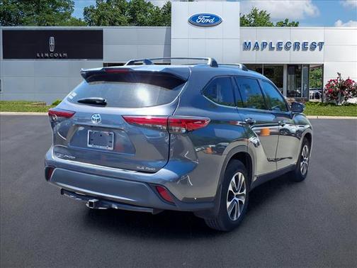 Magnetic Gray Metallic 2021 Toyota Highlander XLE
