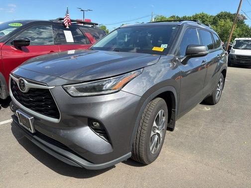 Magnetic Gray Metallic 2021 Toyota Highlander XLE