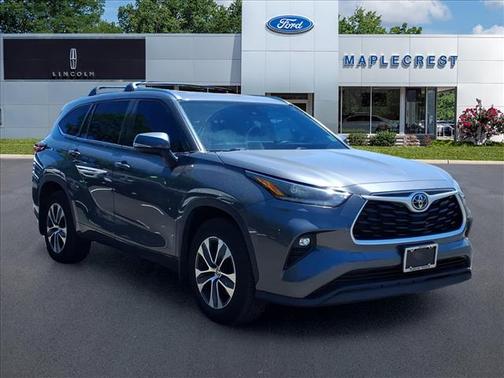 Magnetic Gray Metallic 2021 Toyota Highlander XLE