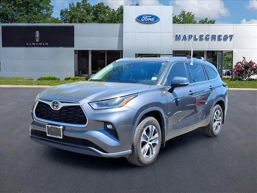 Magnetic Gray Metallic 2021 Toyota Highlander XLE