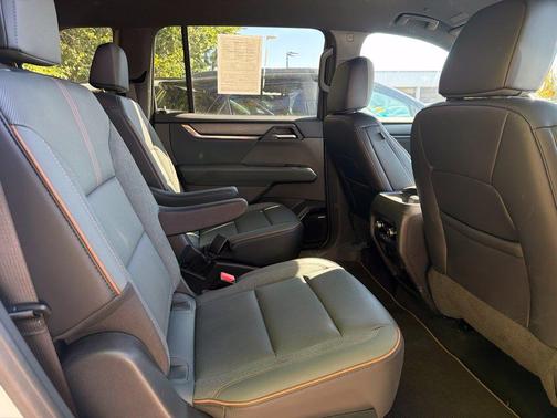Summit White 2024 GMC Acadia AT4