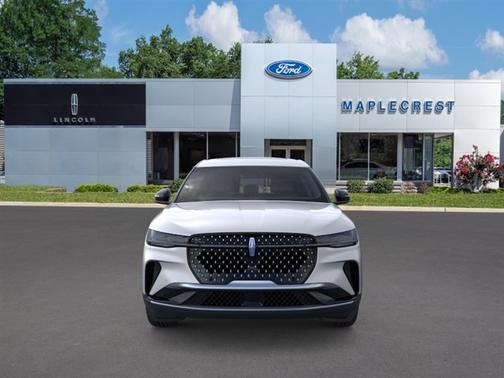 Silver Radiance Metallic 2026 Lincoln Nautilus Premiere