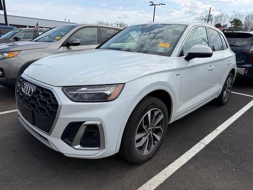 Glacier White Metallic 2022 Audi Q5 45 S line Premium Plus