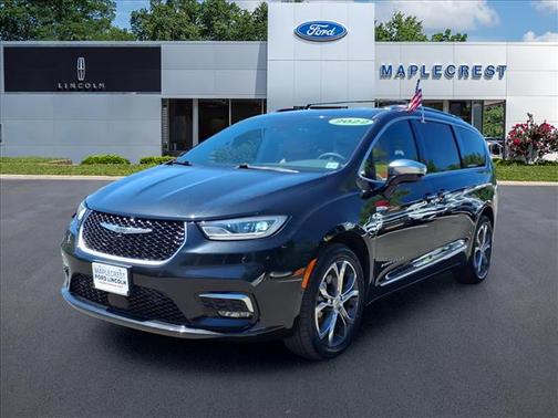 Brilliant Black Crystal Pearlcoat 2022 Chrysler Pacifica Pinnacle