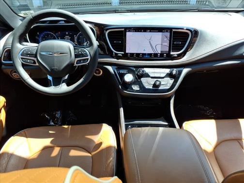 Brilliant Black Crystal Pearlcoat 2022 Chrysler Pacifica Pinnacle