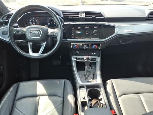 Tango Red Metallic 2023 Audi Q3 45 S line Premium