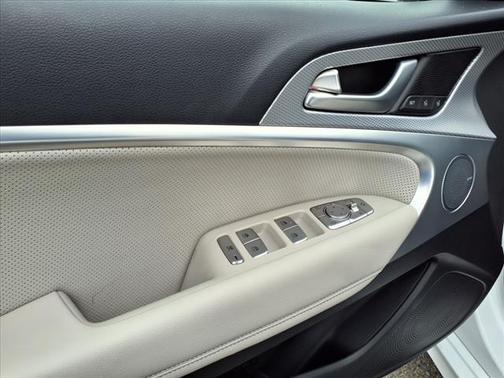 2022 Genesis G70 2.0T