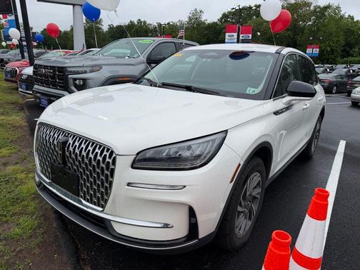 White Metallic 2023 Lincoln Corsair Standard