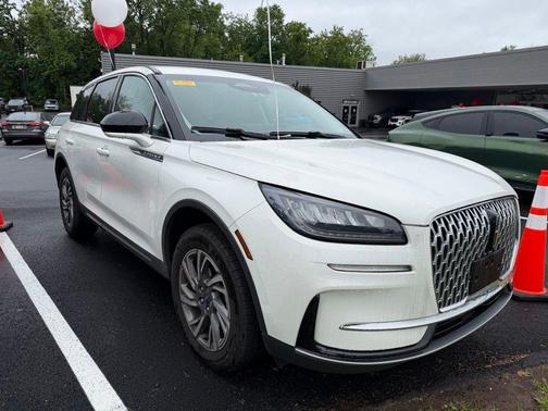 White Metallic 2023 Lincoln Corsair Standard