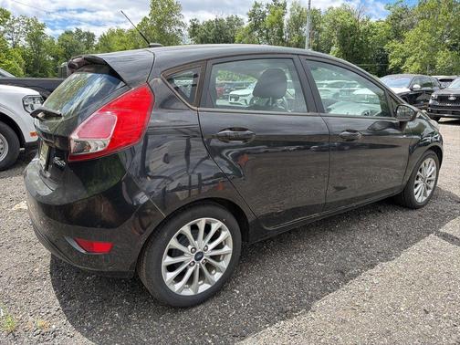 Tuxedo Black Metallic 2014 Ford Fiesta SE