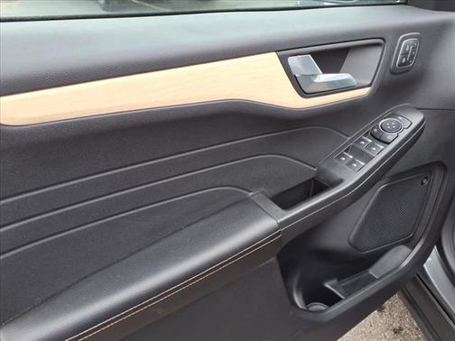 2022 Ford Escape Titanium Hybrid