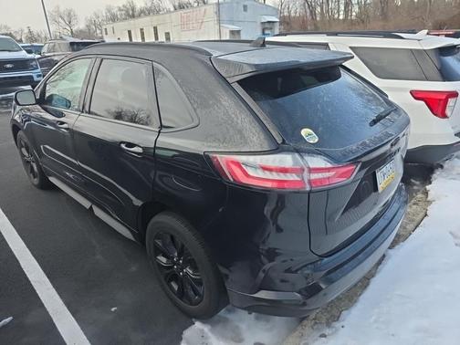 2022 Ford Edge SE
