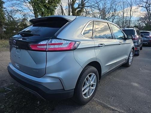 Iconic Silver Metallic 2024 Ford Edge SEL