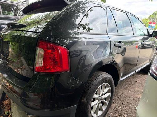 Tuxedo Black Metallic 2014 Ford Edge SE