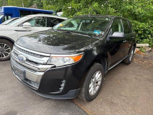 Tuxedo Black Metallic 2014 Ford Edge SE