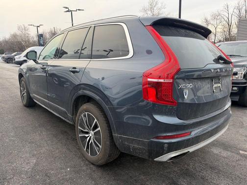 2020 Volvo XC90 T5 Momentum 7 Passenger