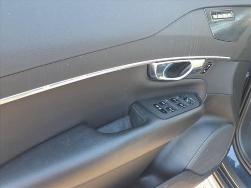 2020 Volvo XC90 T5 Momentum 7 Passenger