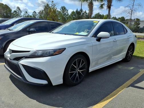 Super White 2021 Toyota Camry SE