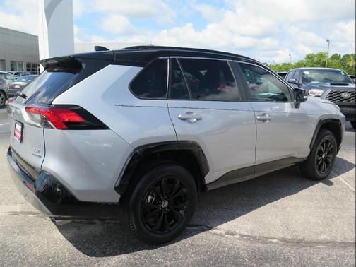 2023 Toyota RAV4 Hybrid SE