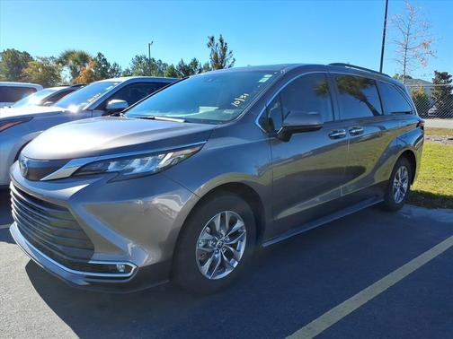 2022 Toyota Sienna XLE