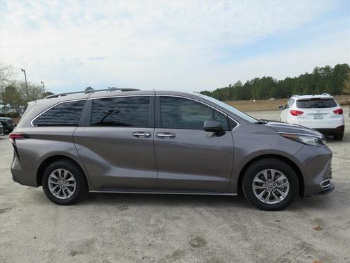 2022 Toyota Sienna XLE
