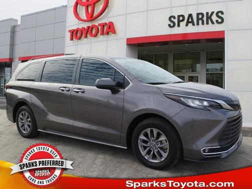 2022 Toyota Sienna XLE