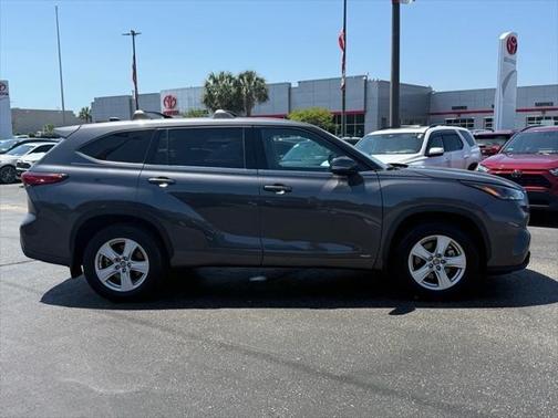 2022 Toyota Highlander Hybrid LE