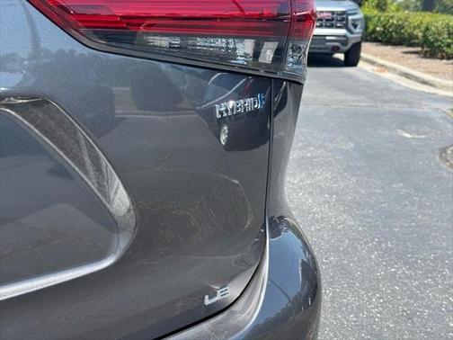 2022 Toyota Highlander Hybrid LE