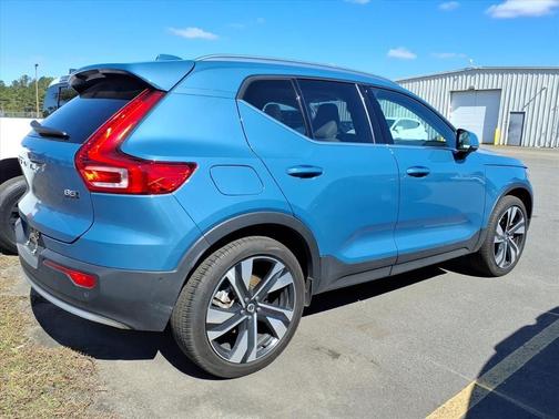 2024 Volvo XC40 B5 Plus Bright Theme