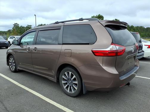 2020 Toyota Sienna LE