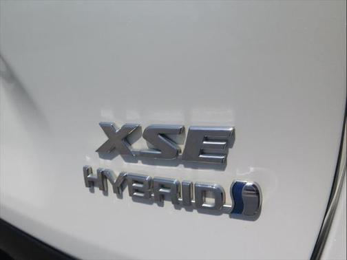 2020 Toyota RAV4 Hybrid SE