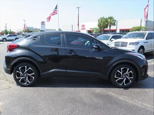 2022 Toyota C-HR XLE