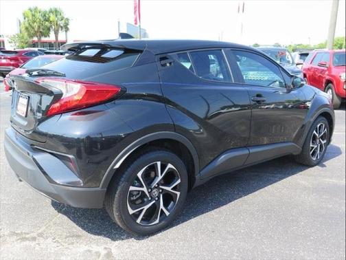 2022 Toyota C-HR XLE