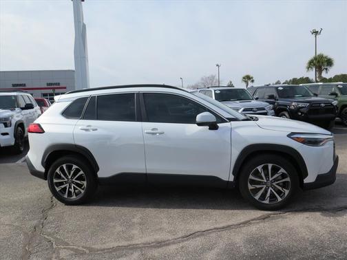 2023 Toyota Corolla Cross XLE