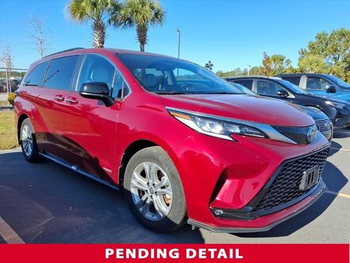 2021 Toyota Sienna XSE 7 Passenger