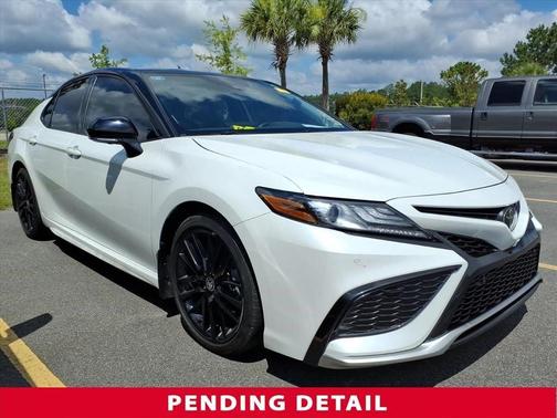 Wind Chill Pearl/Midnight Black Metallic 2023 Toyota Camry XSE