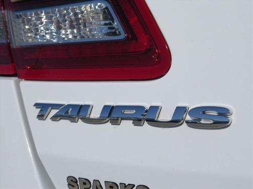 2016 Ford Taurus SE