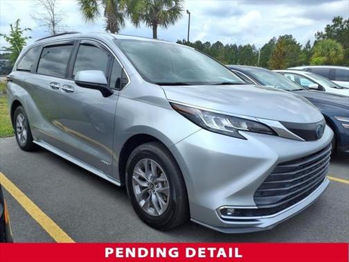 2021 Toyota Sienna XLE 8 Passenger