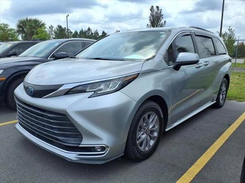 2021 Toyota Sienna XLE 8 Passenger