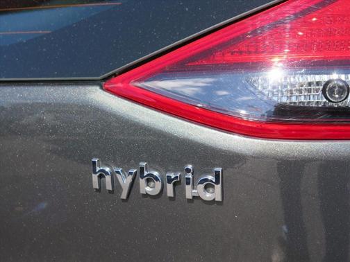 2022 Hyundai IONIQ Hybrid SE