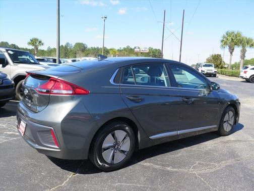 2022 Hyundai IONIQ Hybrid SE